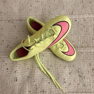 nike women’s soccer cleats